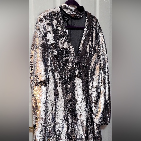 ๐ Bebe sequin long sleeve dress silver XL RARE new ๐ - Picture 2 of 12